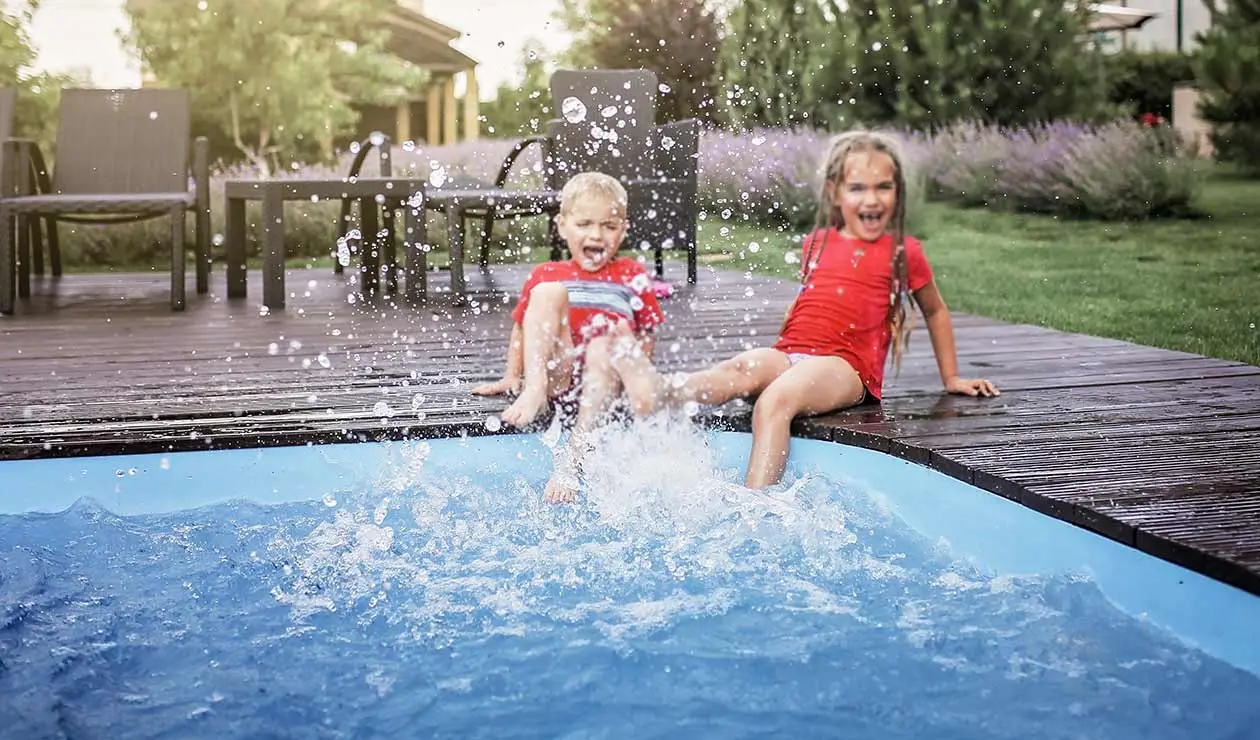 Gartenpool badefertig